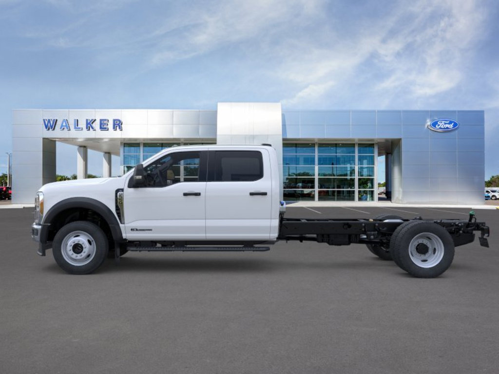 New 2026 Ford F550 4x4 Crew Cab image 3