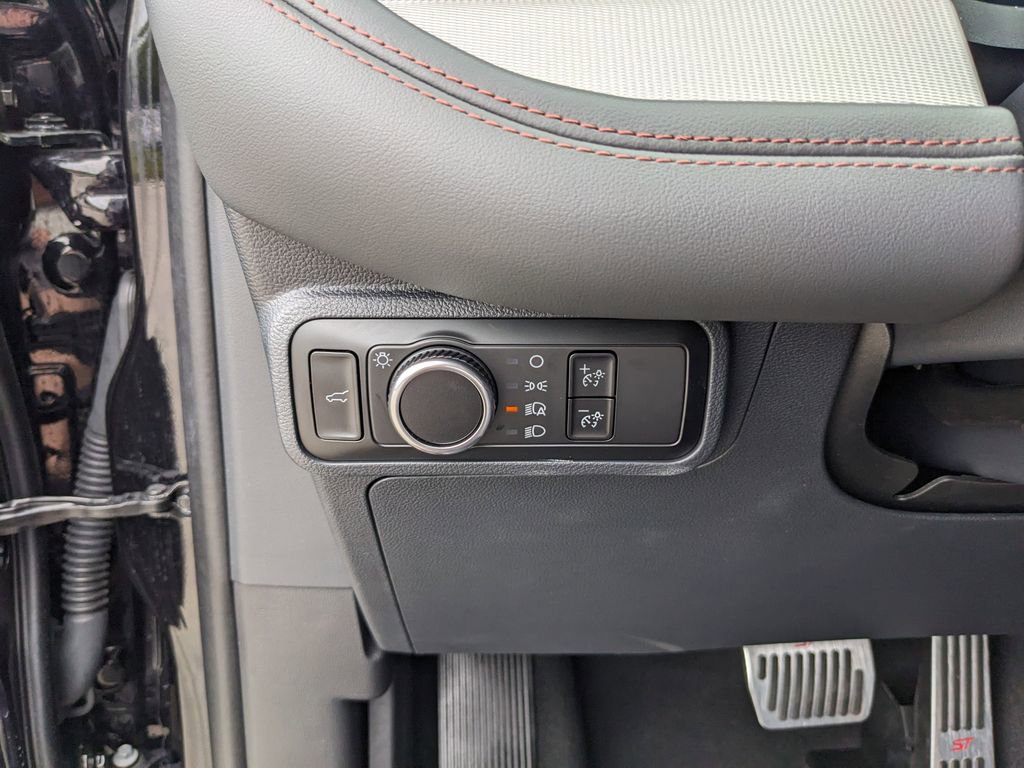 Used 2025 Ford Explorer Active image 29