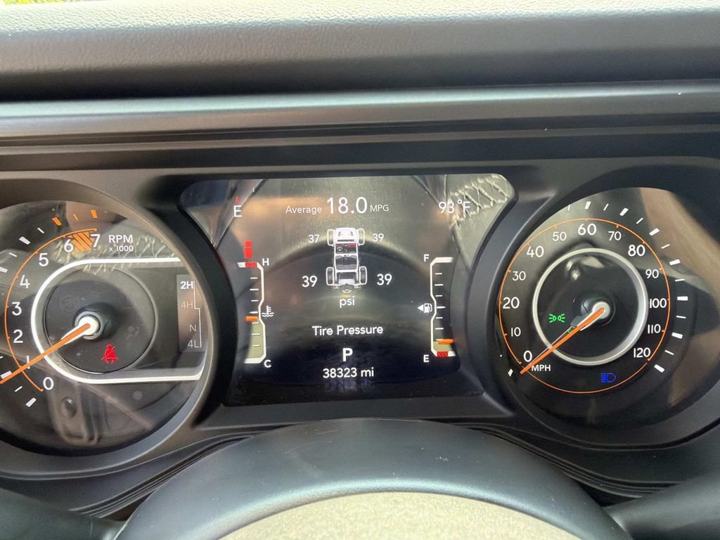 Used 2025 Jeep Wrangler Unlimited Sahara AWD/4WD image 26