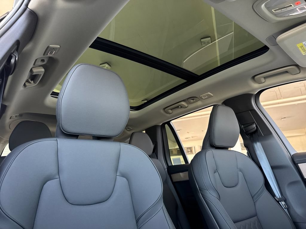 New 2026 Volvo XC90 T8 Plus AWD/4WD image 17