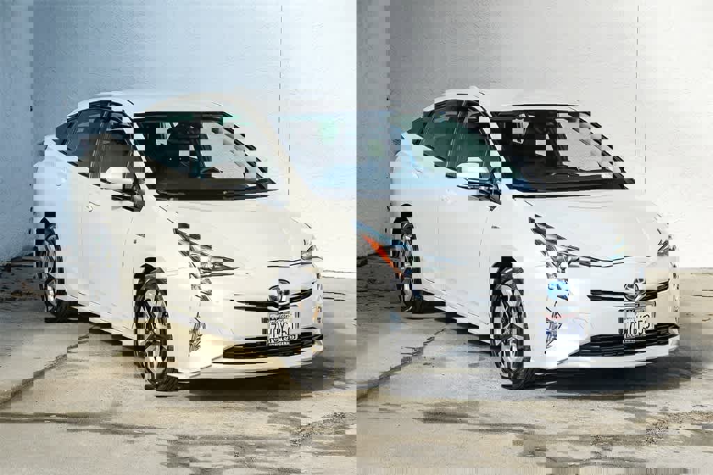 Used 2016 Toyota Prius Four Touring image 3