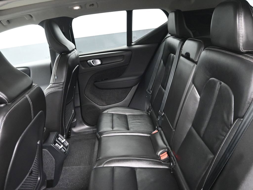 Used 2023 Volvo XC40 B5 Ultimate w/ Protection Package Premier image 17