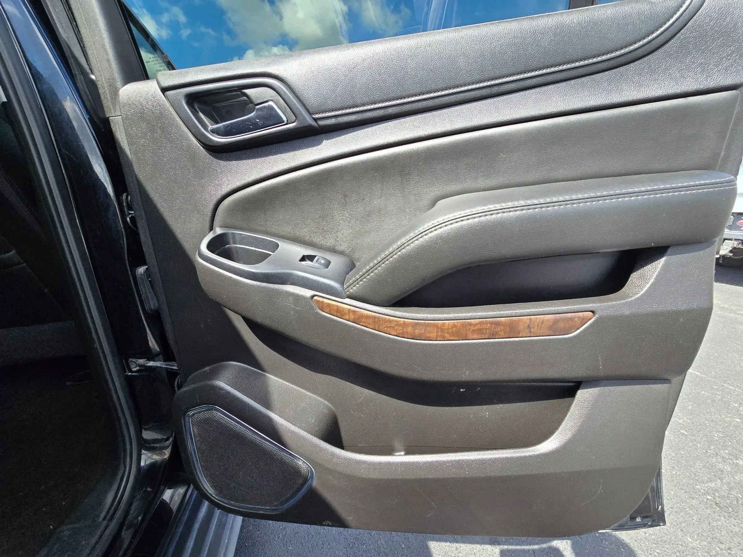 Used 2017 Chevrolet Suburban LT image 21