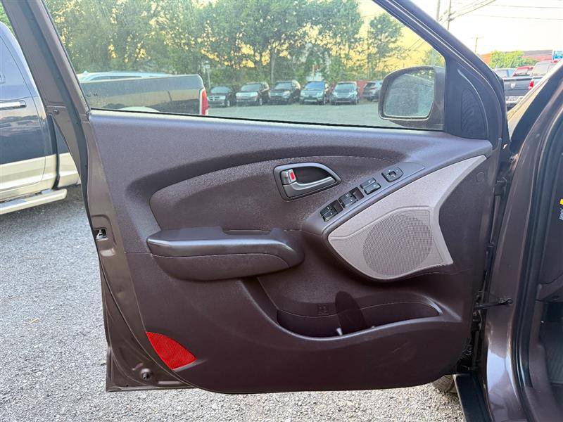 Used 2015 Hyundai Tucson GLS w/ Option Group 02 FWD image 12