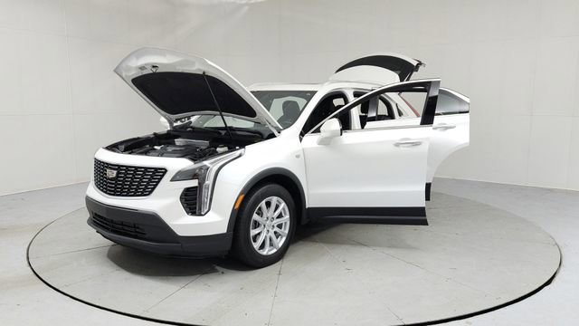 Certified 2023 Cadillac XT4 Luxury w/ Cold Weather Package image 9