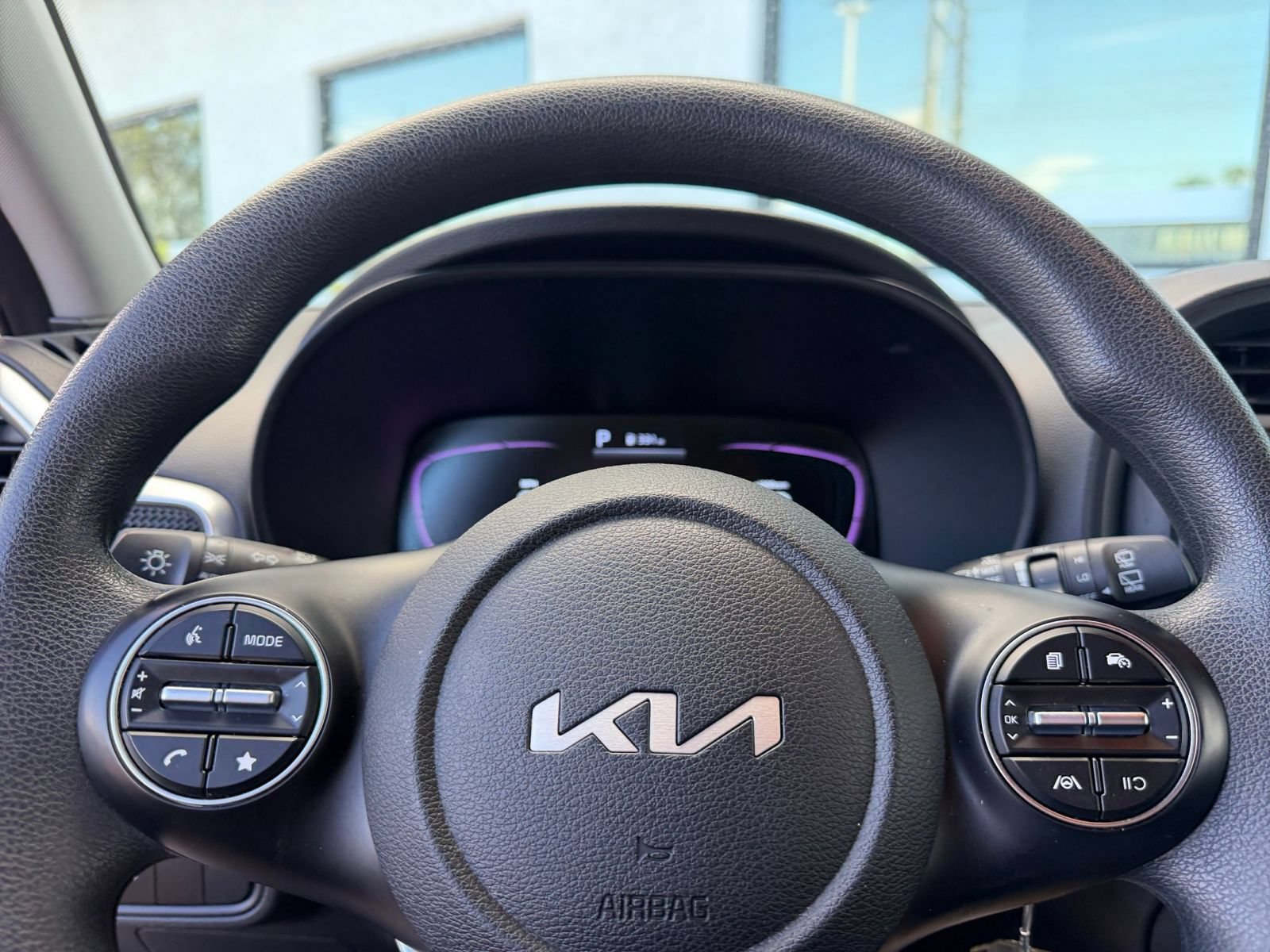 Used 2025 Kia Soul LX w/ LX Technology Package FWD image 21