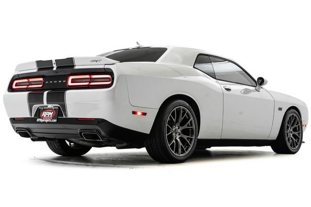 Used 2016 Dodge Challenger SRT w/ Technology Group image 4