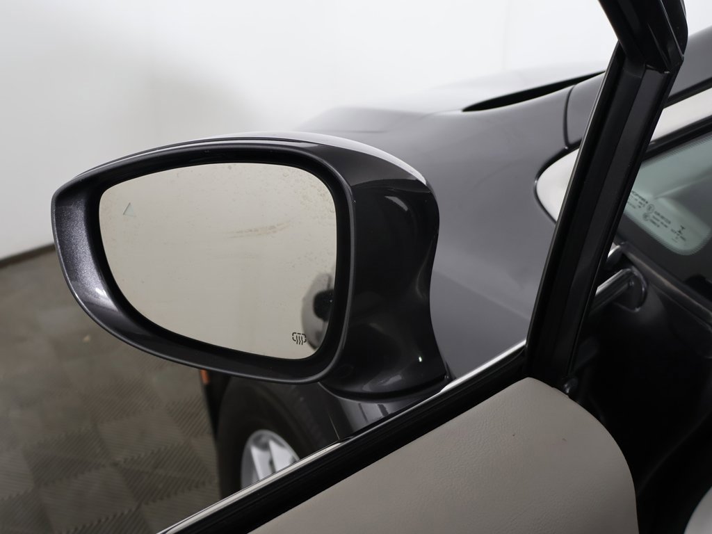 Used 2022 Chrysler Pacifica Touring-L image 32