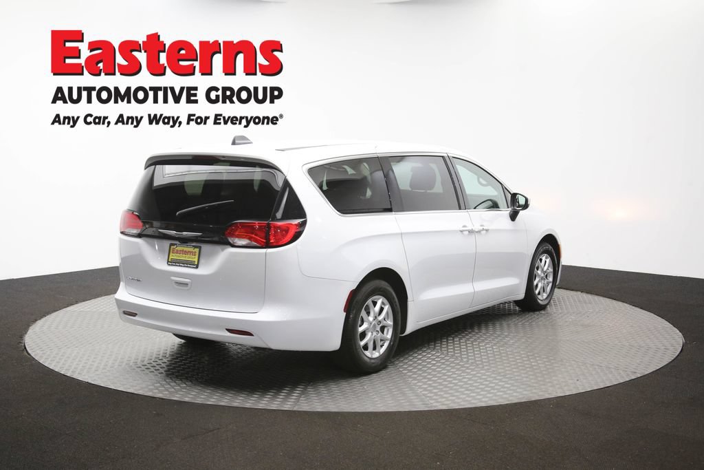 Used 2022 Chrysler Voyager LX FWD image 39