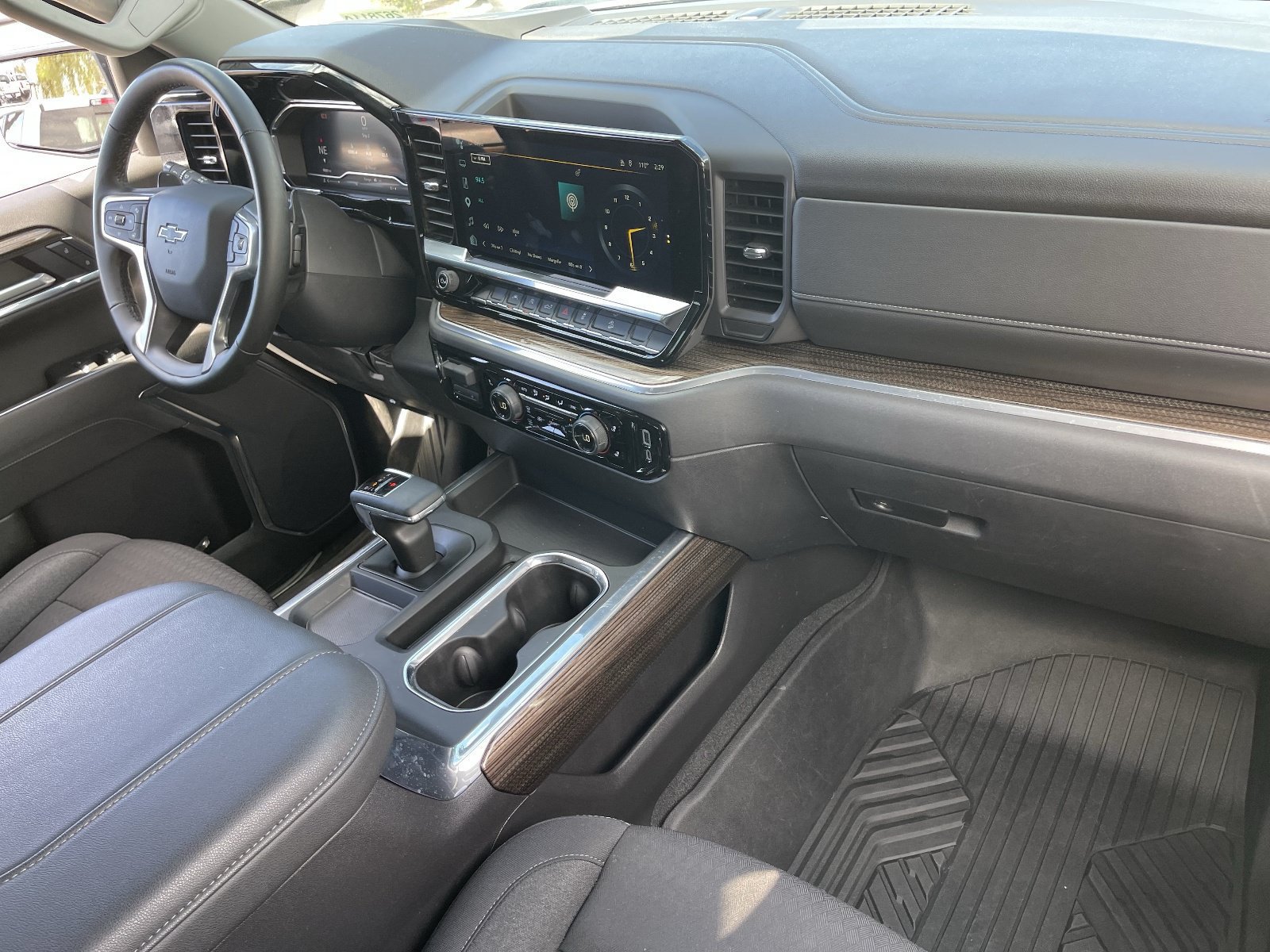 Used 2025 Chevrolet Silverado 1500 LT Trail Boss w/ Protection Package AWD/4WD image 13
