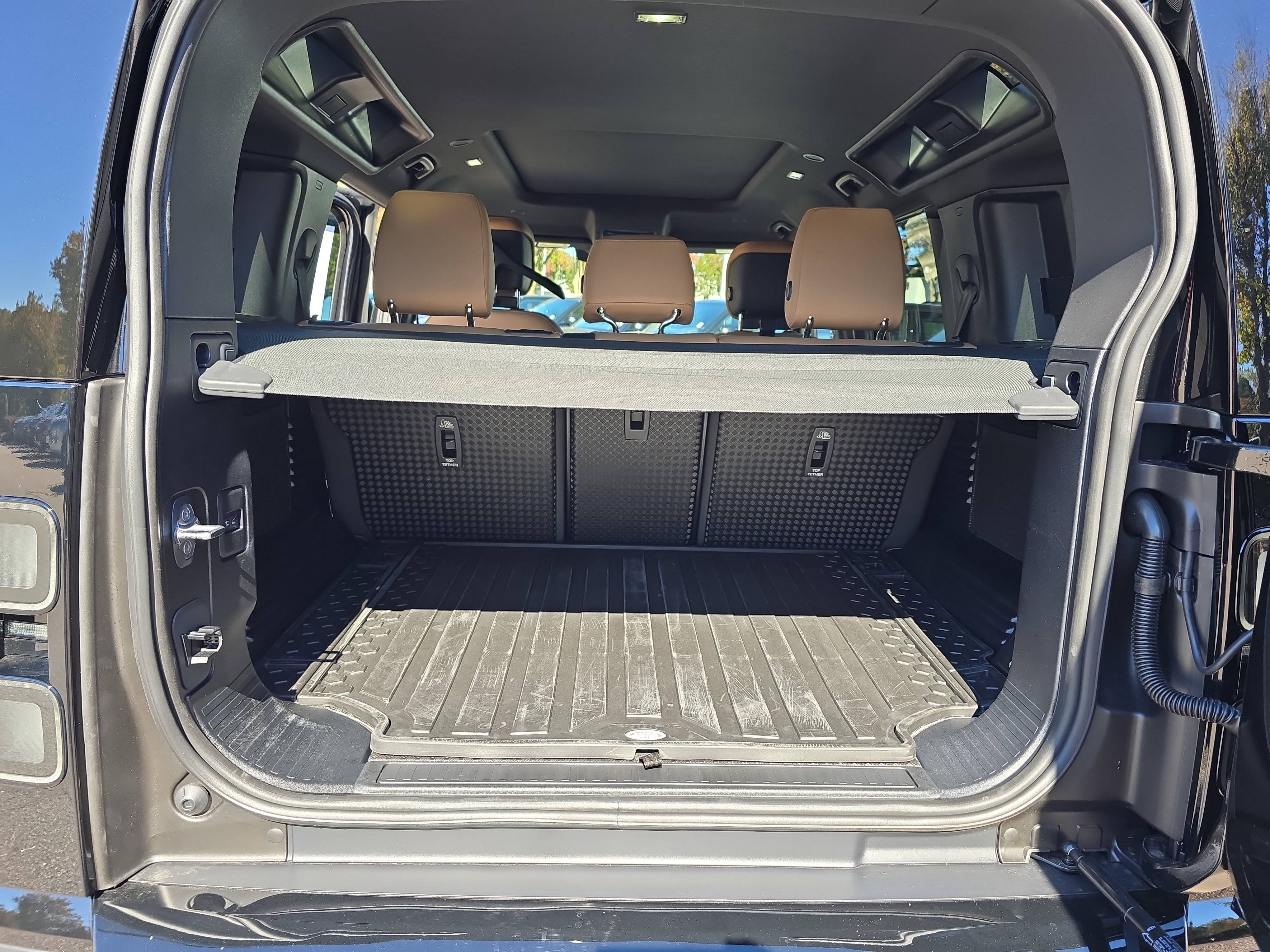 New 2026 Land Rover Defender 110 S image 12