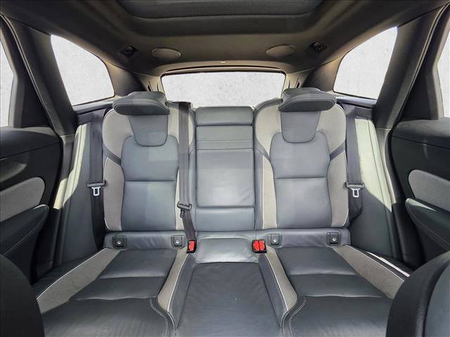 Used 2020 Volvo XC60 T5 R-Design image 12