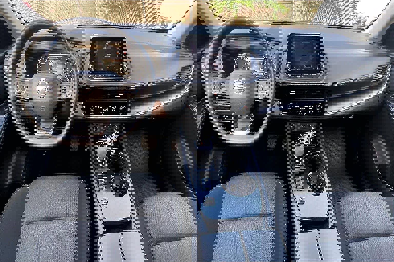 Used 2025 Nissan Rogue SV image 15