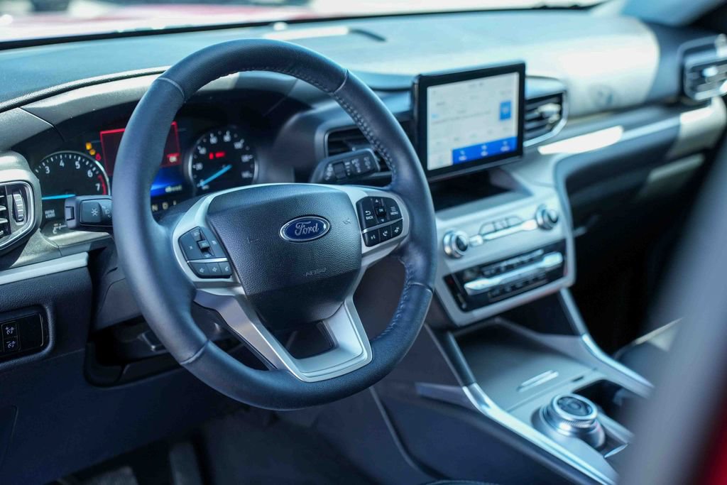 Used 2023 Ford Explorer XLT w/ Equipment Group 202A AWD/4WD image 26