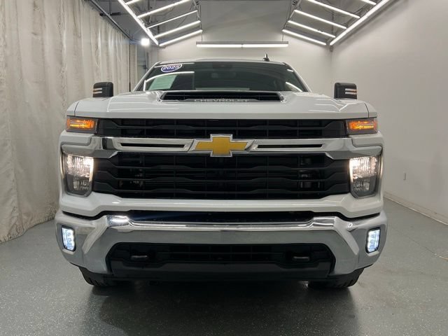 Used 2025 Chevrolet Silverado 2500 LT w/ Convenience Package AWD/4WD image 3