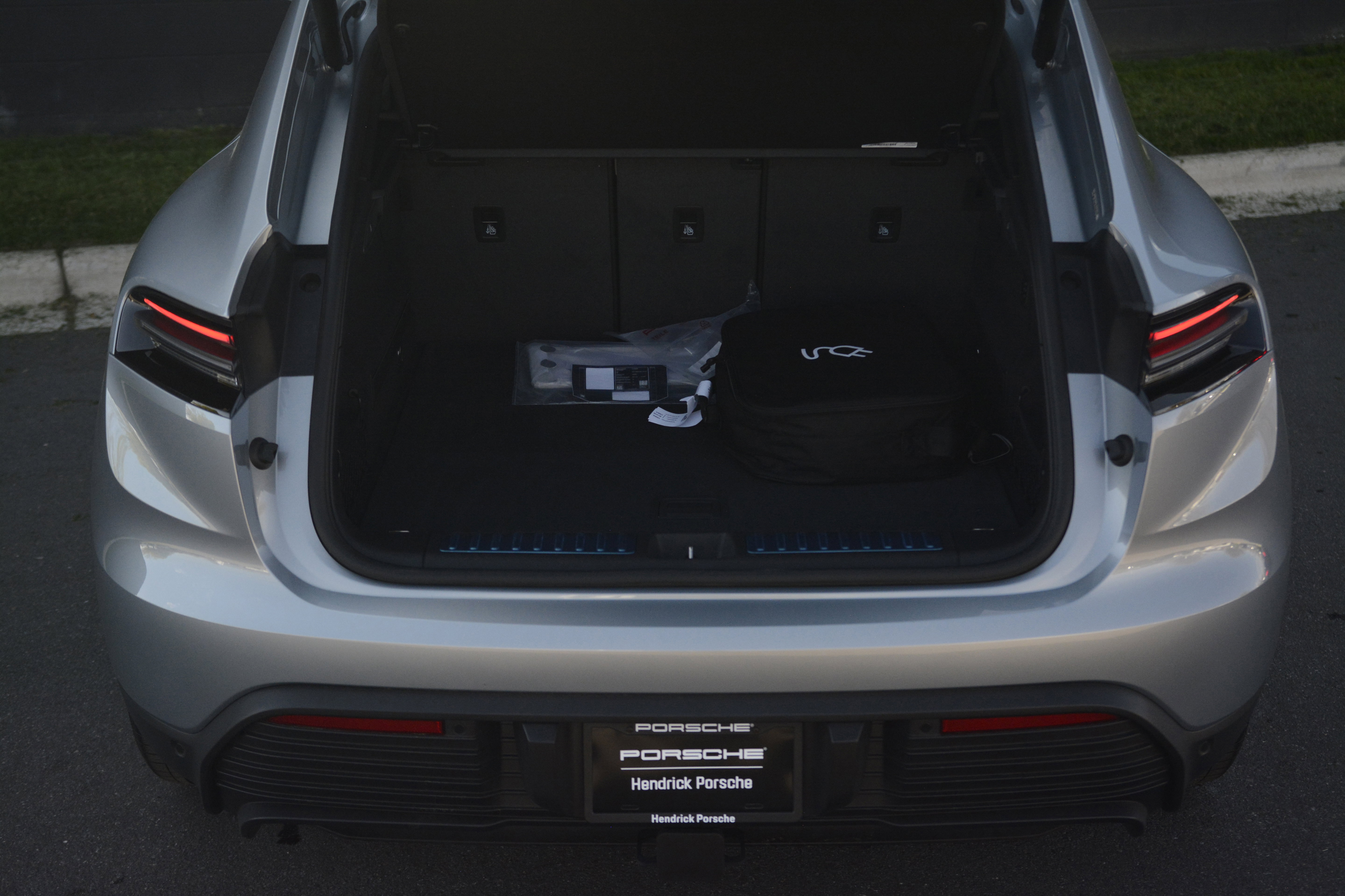 Certified 2025 Porsche Macan 4S Electric image 39