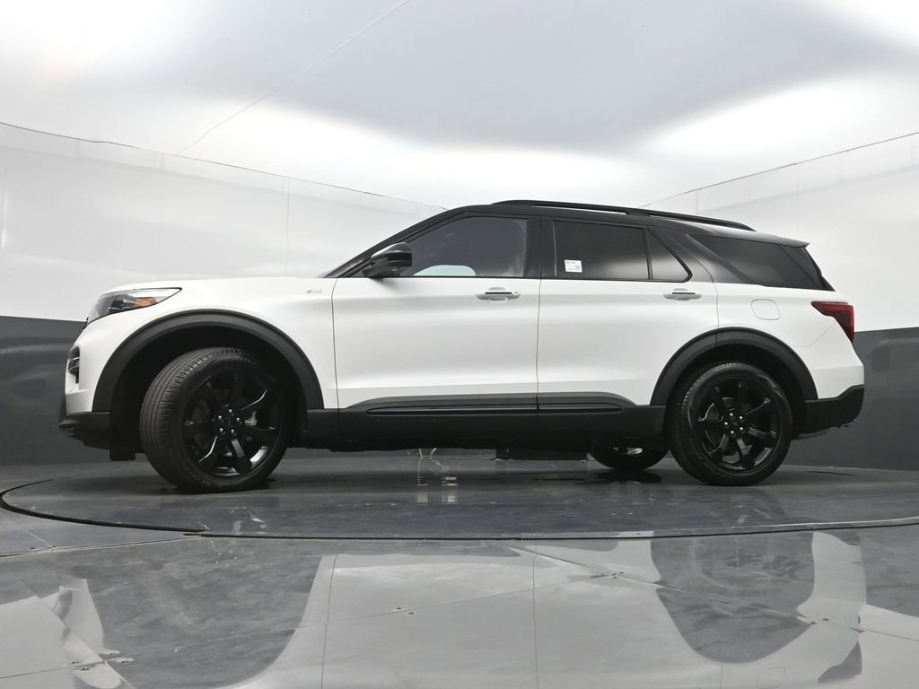 Used 2023 Ford Explorer ST-Line w/ Class IV Trailer Tow Package RWD image 30