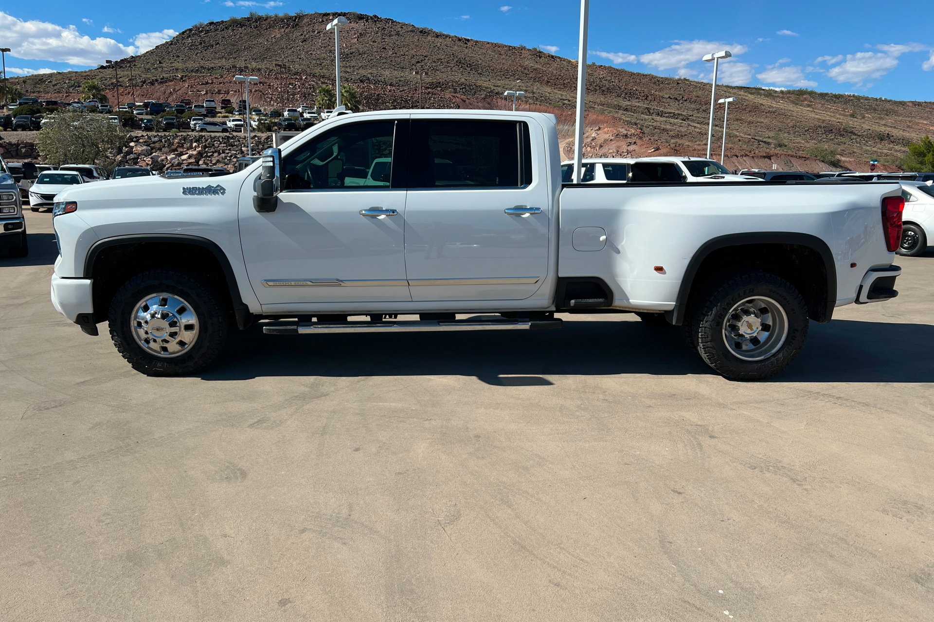 Used 2024 Chevrolet Silverado 3500 High Country w/ High Country Premium Package AWD/4WD image 2