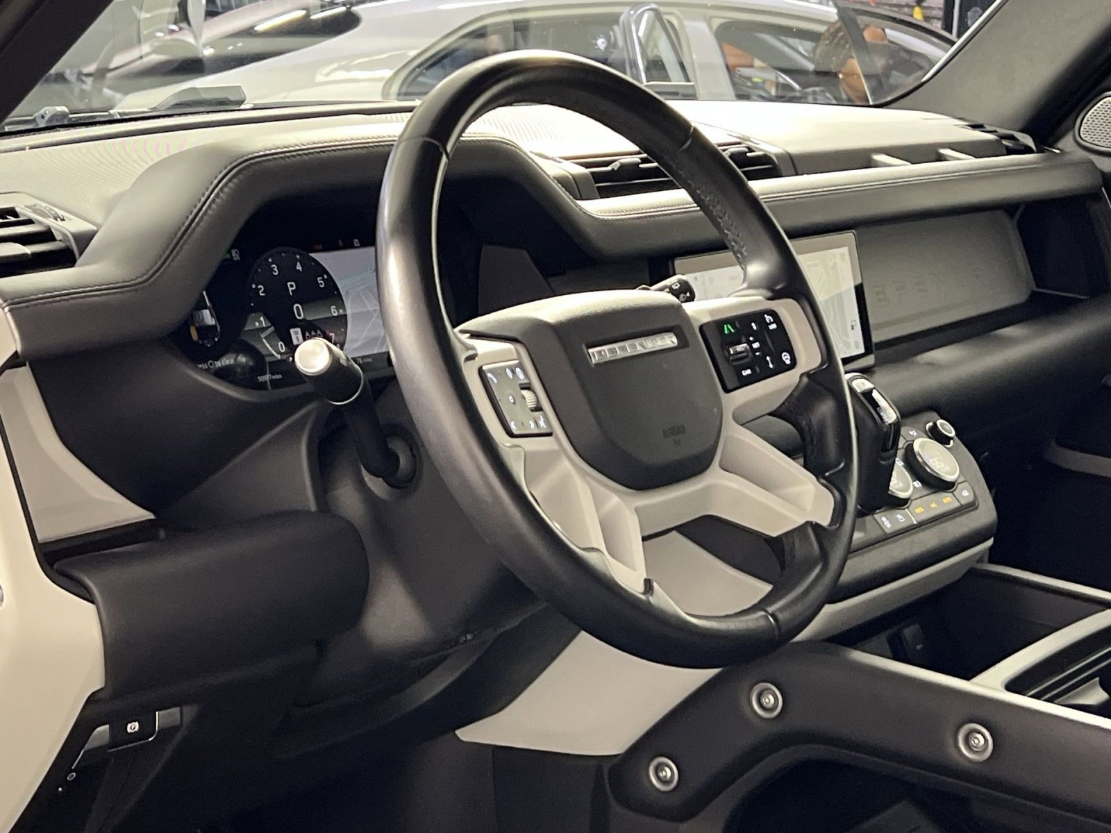 Used 2024 Land Rover Defender 110 S image 16