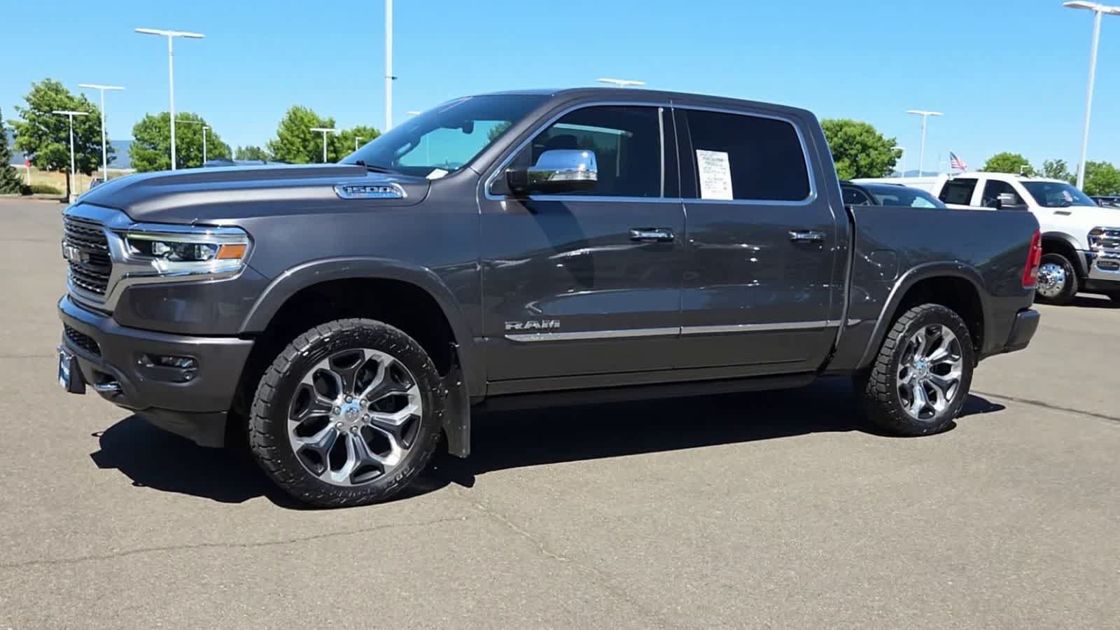 Used 2022 RAM 1500 Limited w/ Body-Colour Bumper Group AWD/4WD image 4