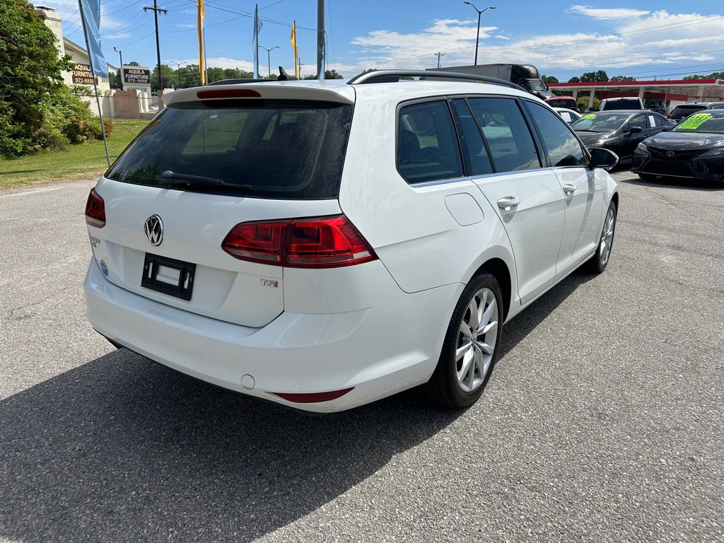 Used 2017 Volkswagen Golf SE image 5