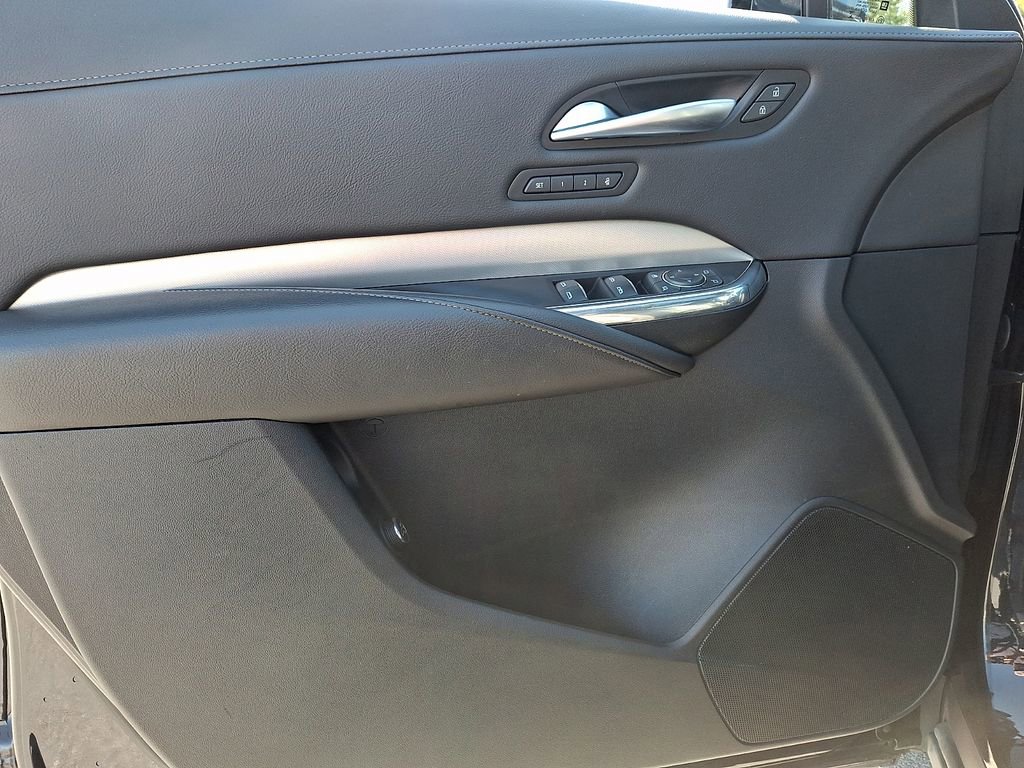 Used 2023 Cadillac XT4 Premium Luxury image 13