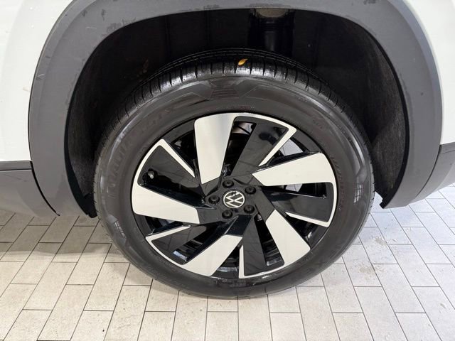 Certified 2024 Volkswagen Atlas Cross Sport SE image 32