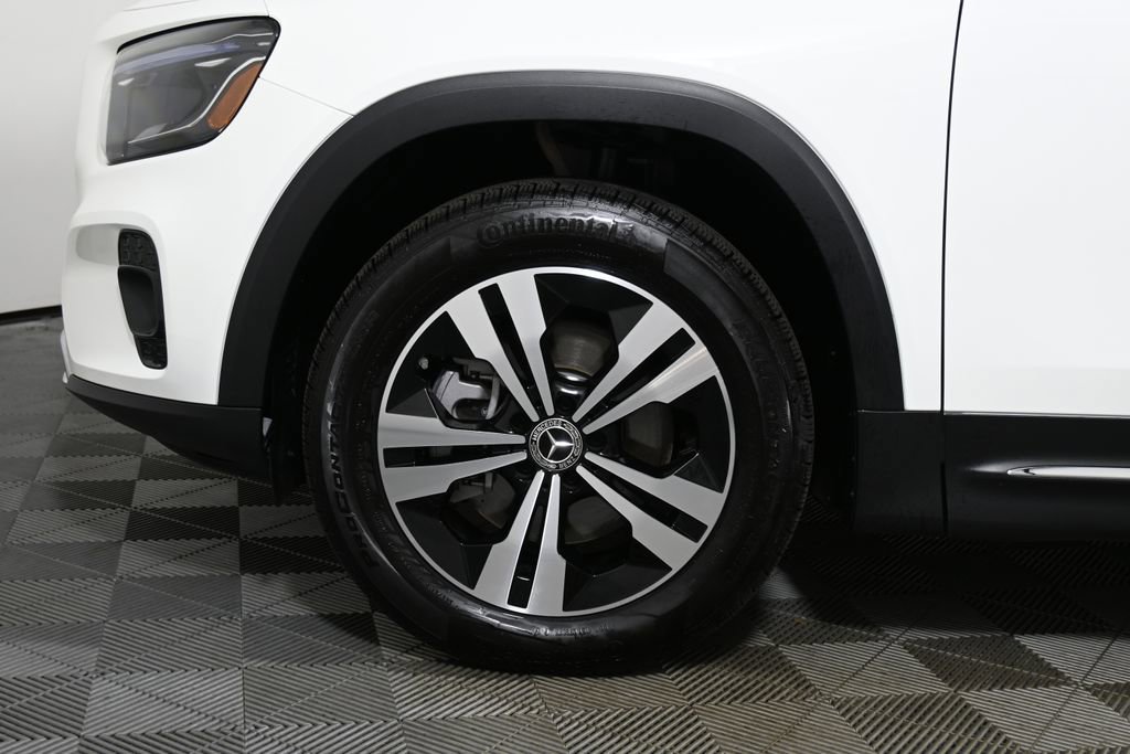 Used 2025 Mercedes-Benz GLB 250 4MATIC image 11