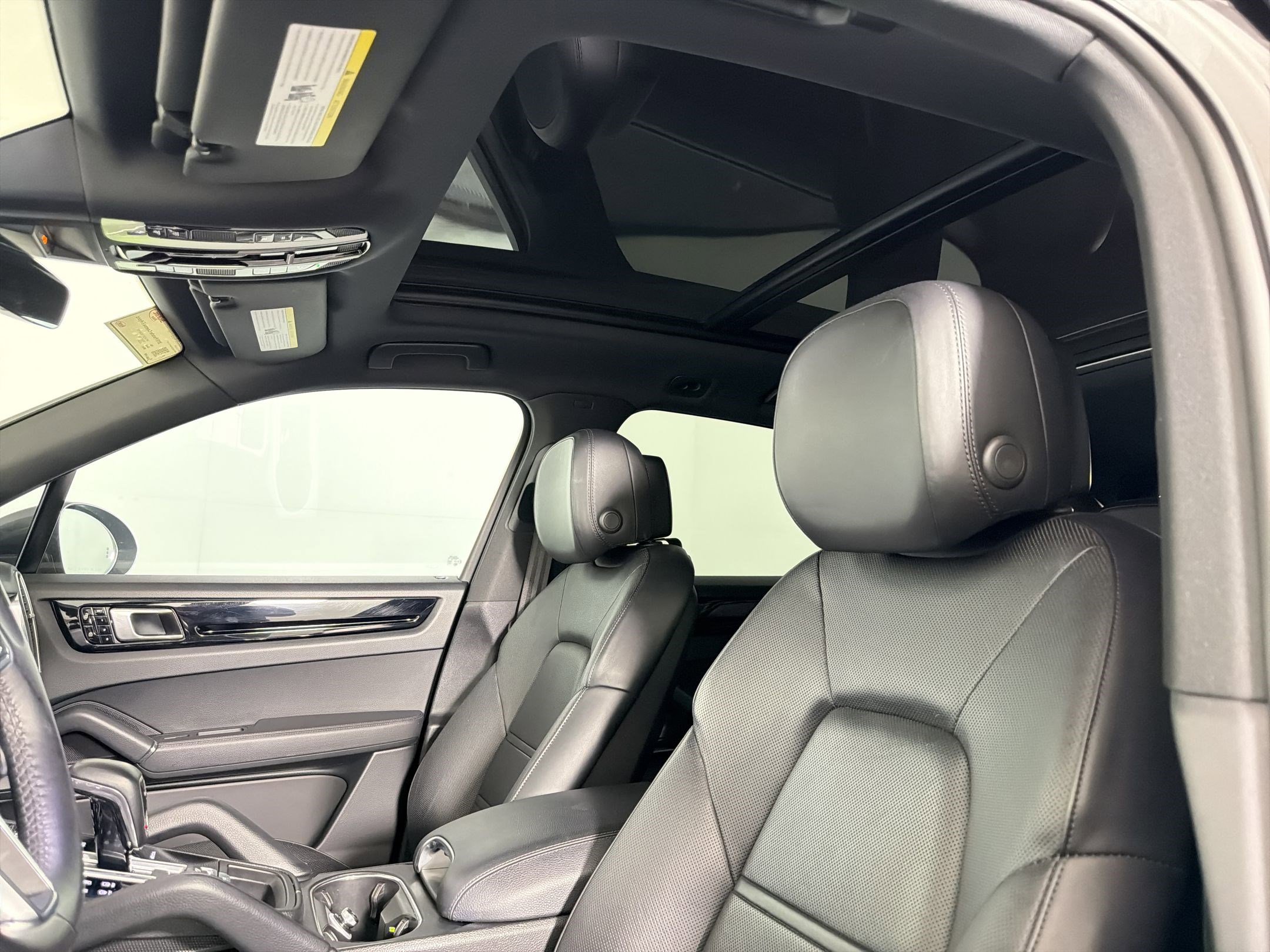 Used 2019 Porsche Cayenne E-Hybrid image 15