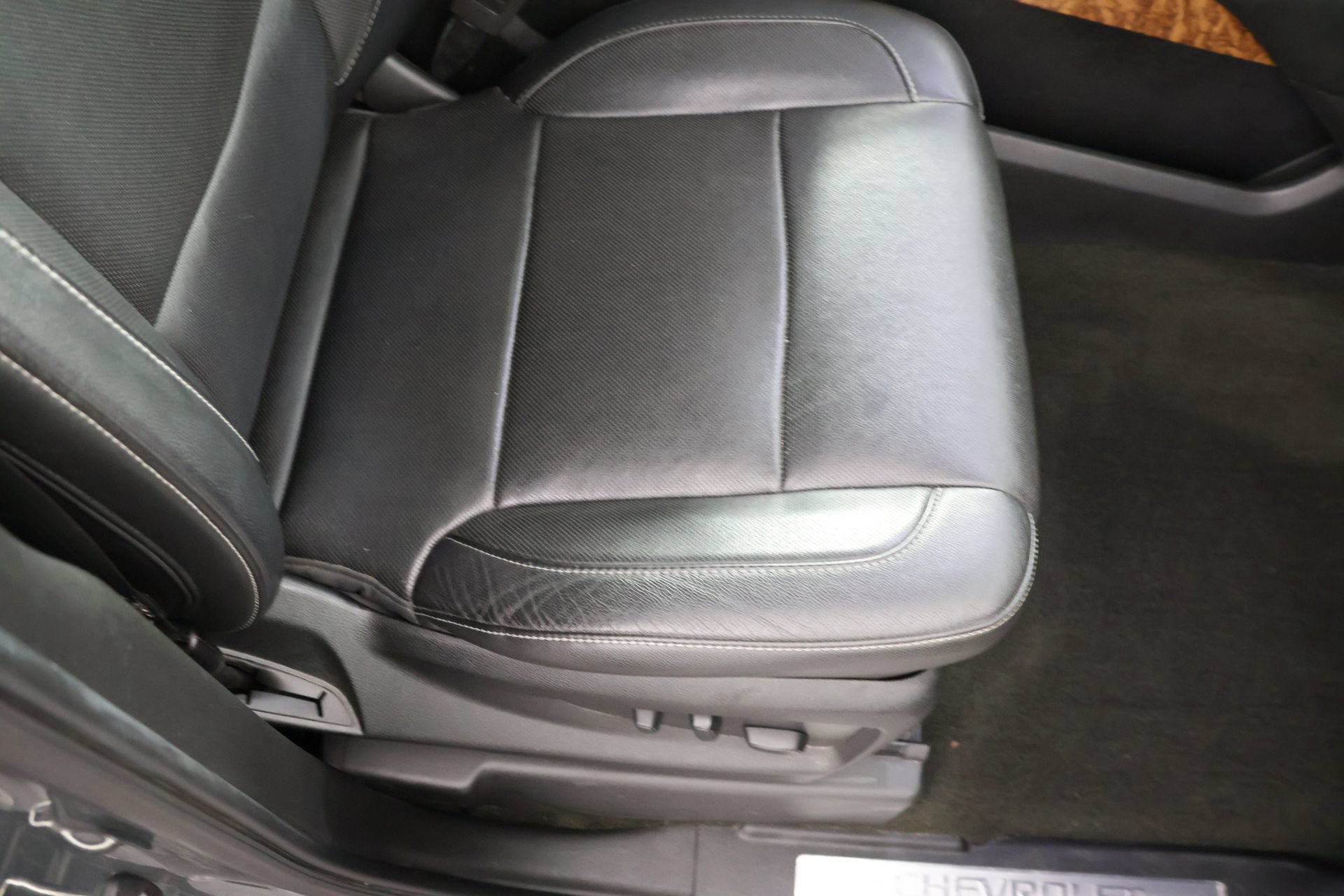 Used 2018 Chevrolet Suburban Premier AWD/4WD image 38