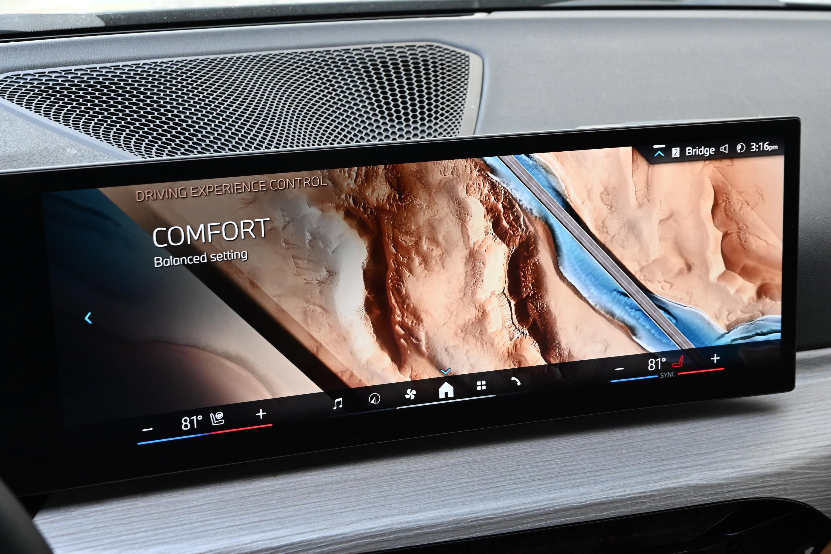 Certified 2025 BMW 330i Sedan image 33