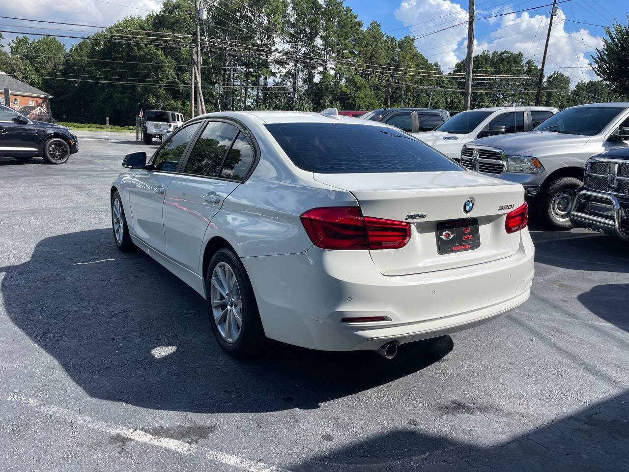Used 2016 BMW 320i xDrive Sedan w/ Driver Assistance Package AWD/4WD image 8