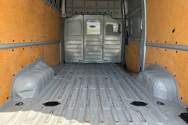 Used 2019 Nissan NV 3500 SV w/ Back Door Glass Package image 15