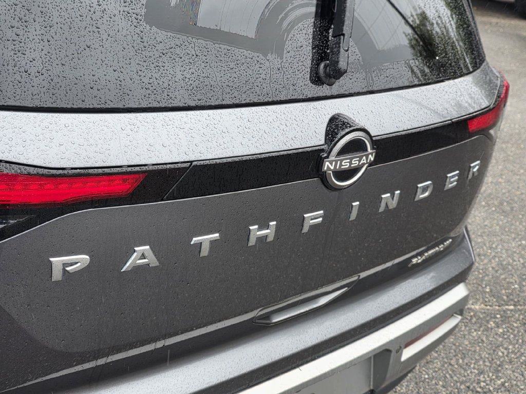 Used 2022 Nissan Pathfinder Platinum w/ Cargo Package FWD image 32