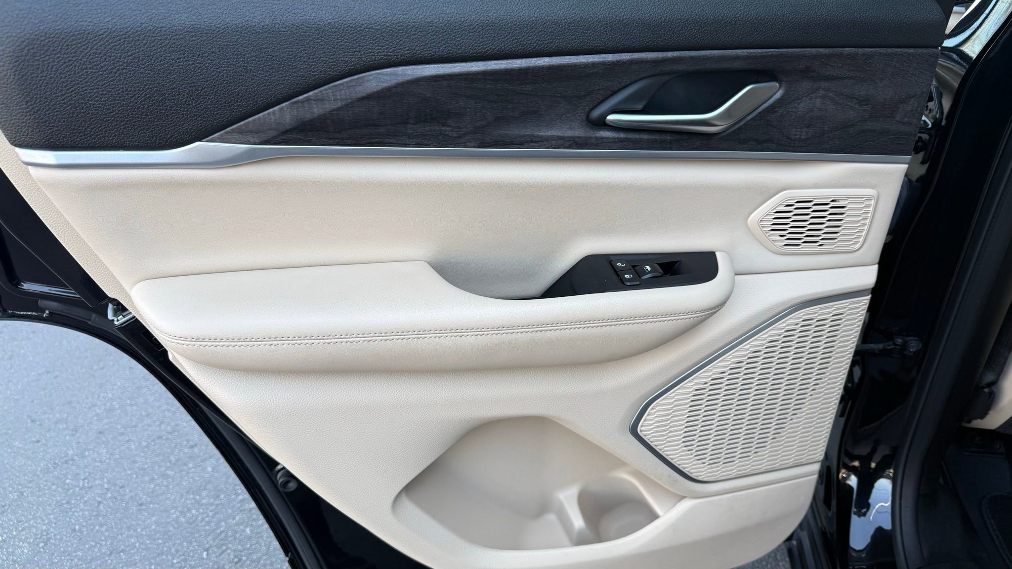 Used 2023 Jeep Grand Cherokee 4WD 4xe image 39