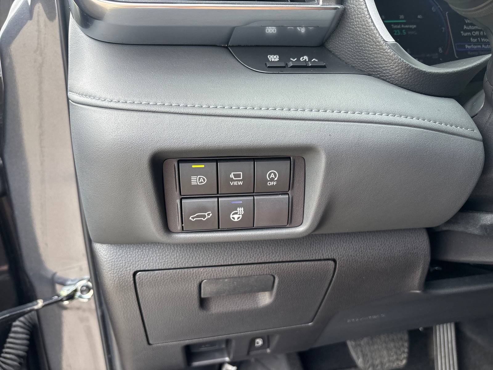 Used 2025 Toyota Highlander Limited FWD image 29