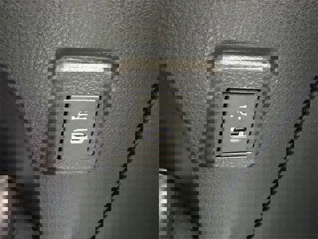 Used 2025 Toyota Corolla SE image 21