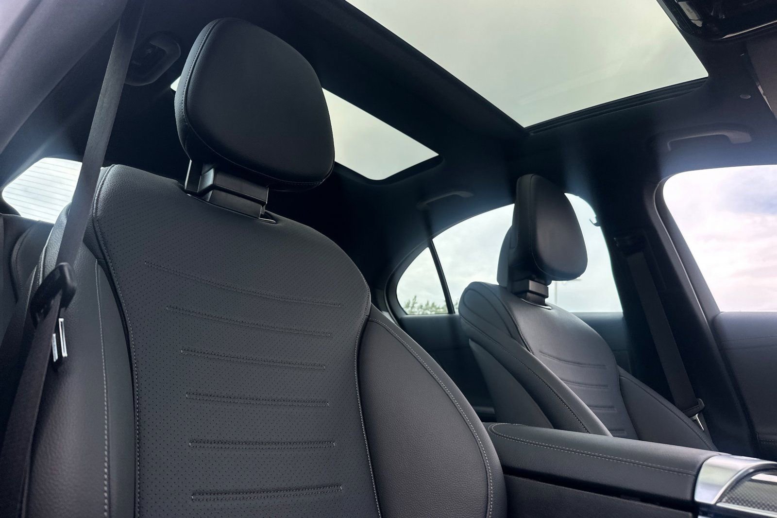 New 2025 Mercedes-Benz C 300 4MATIC Sedan image 31