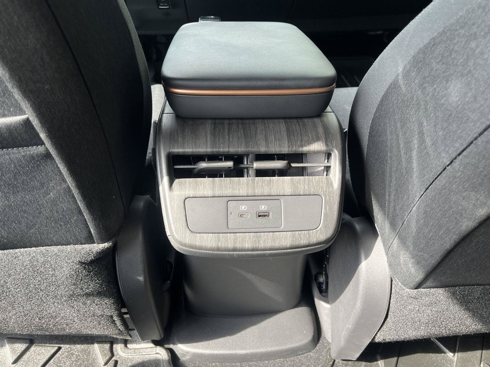 Used 2023 Nissan Ariya FWD image 17