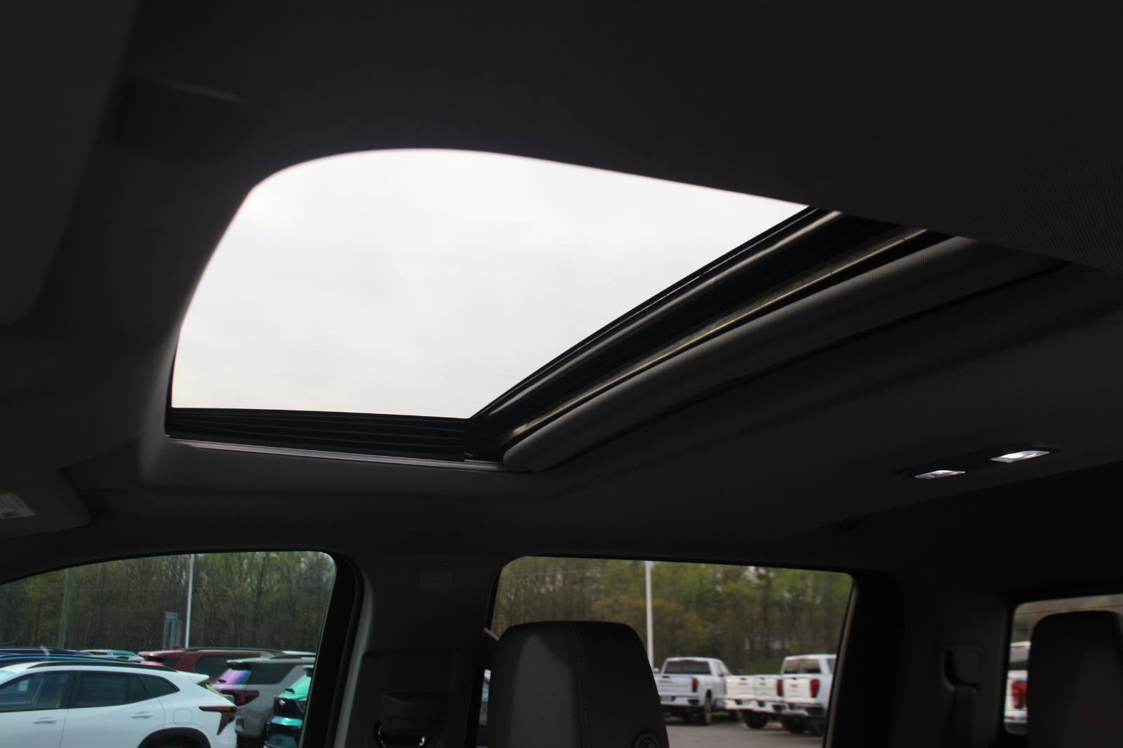 Used 2023 Chevrolet Silverado 1500 LTZ w/ LTZ Premium Package image 39