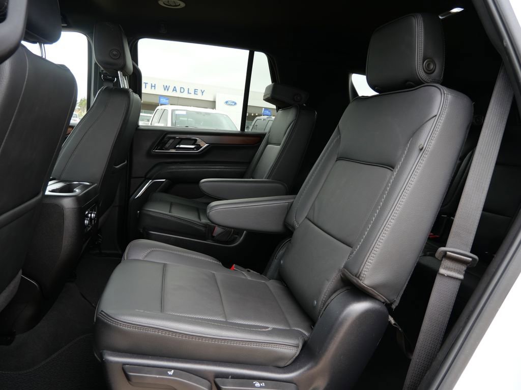 Used 2025 GMC Yukon Denali AWD/4WD image 16