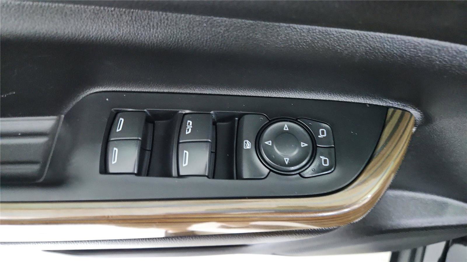 Used 2023 GMC Acadia SLE w/ Driver Convenience Package image 16