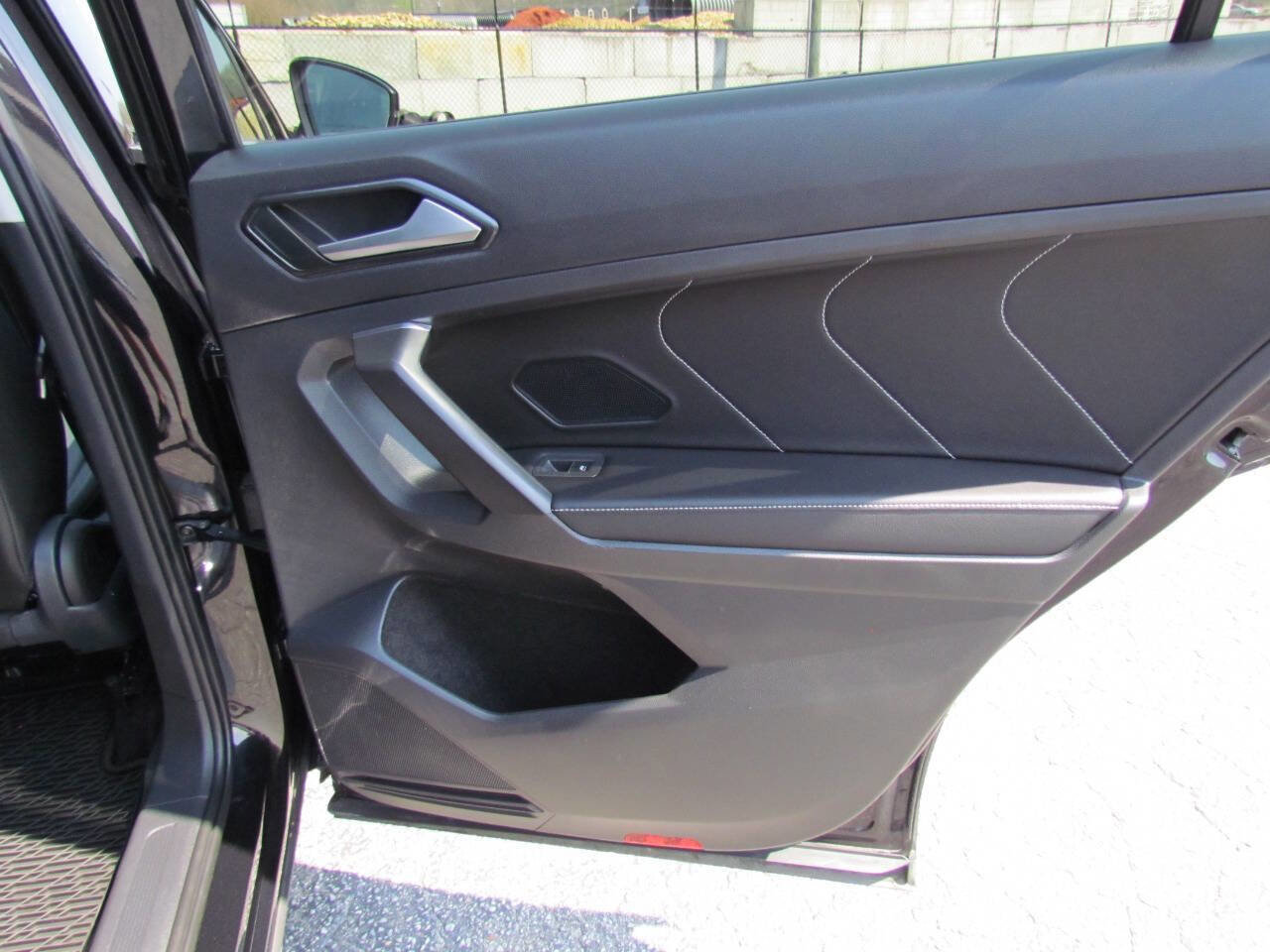 Used 2022 Volkswagen Tiguan SE image 17