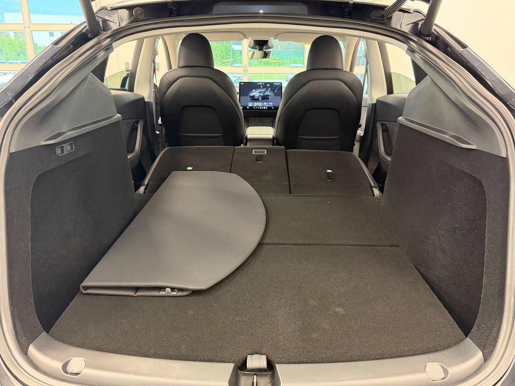 Used 2024 Tesla Model Y Long Range AWD/4WD image 27