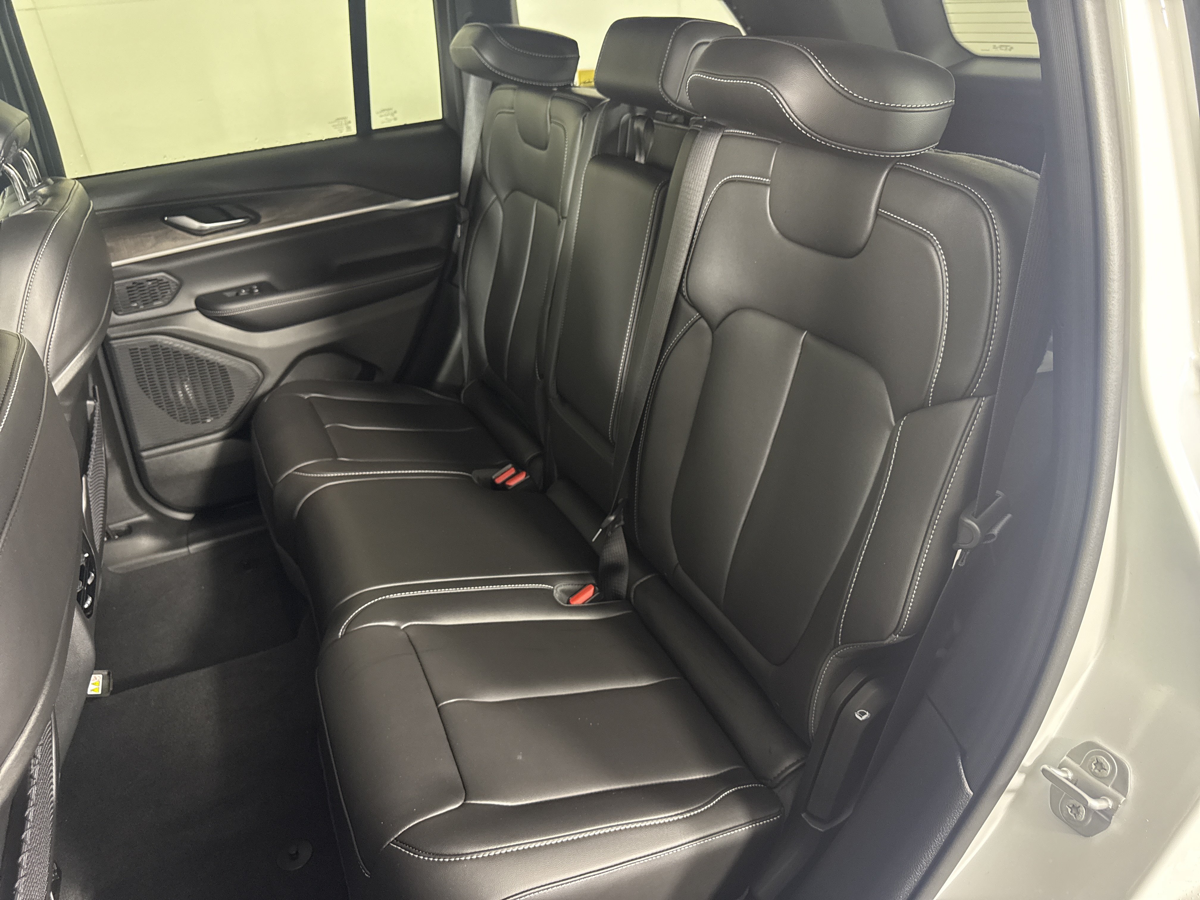 New 2027 Jeep Grand Cherokee Limited AWD/4WD image 13