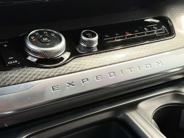 New 2026 Ford Expedition Platinum w/ Stealth Performance Package AWD/4WD image 37