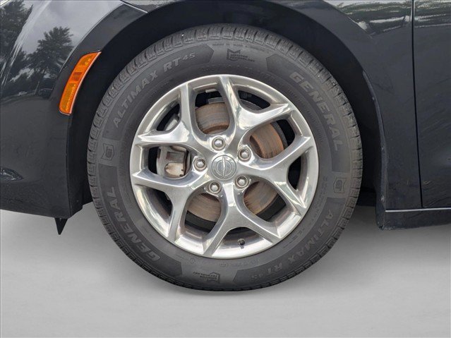 Used 2020 Chrysler Pacifica Limited FWD image 26