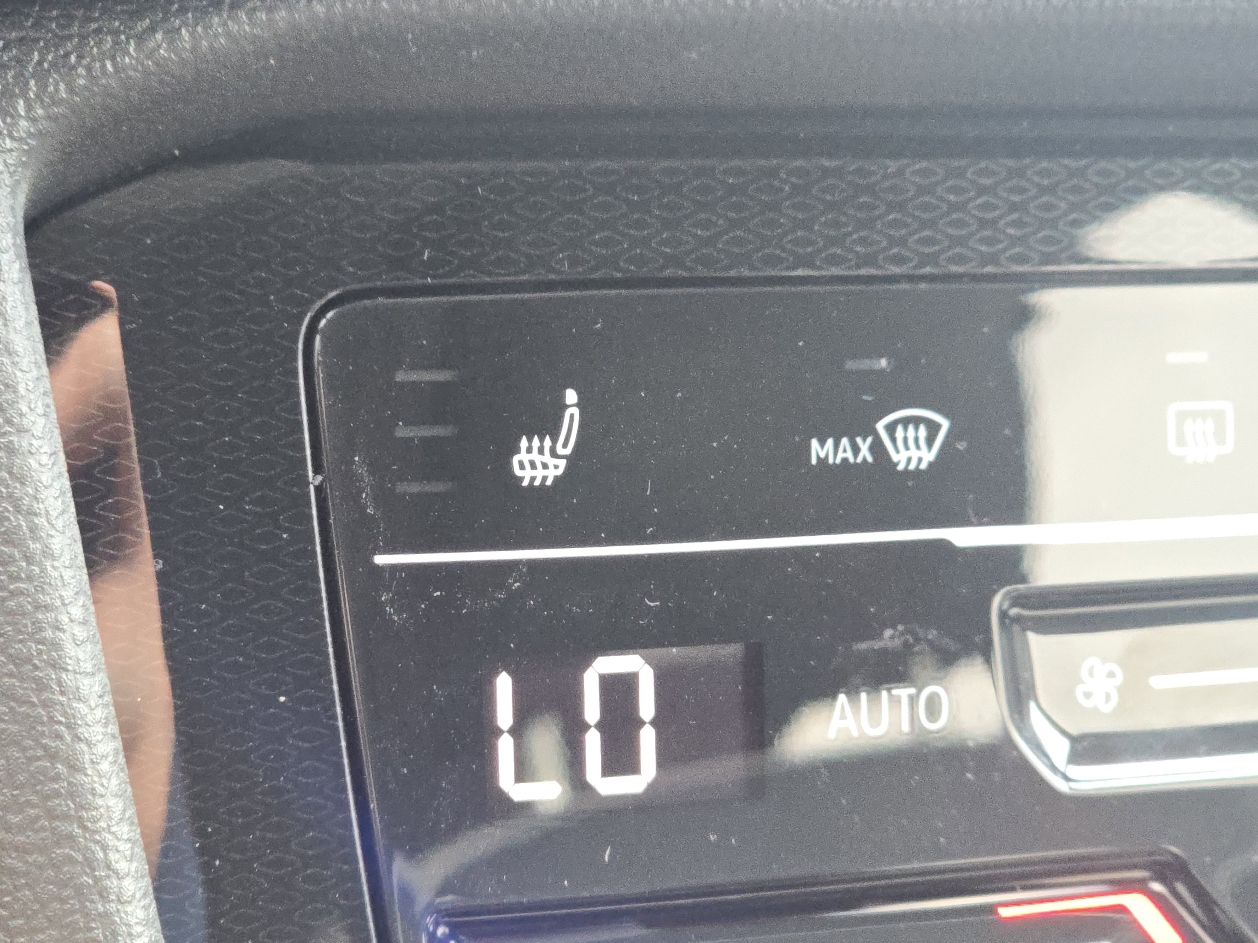 New 2025 Volkswagen Taos SE image 10