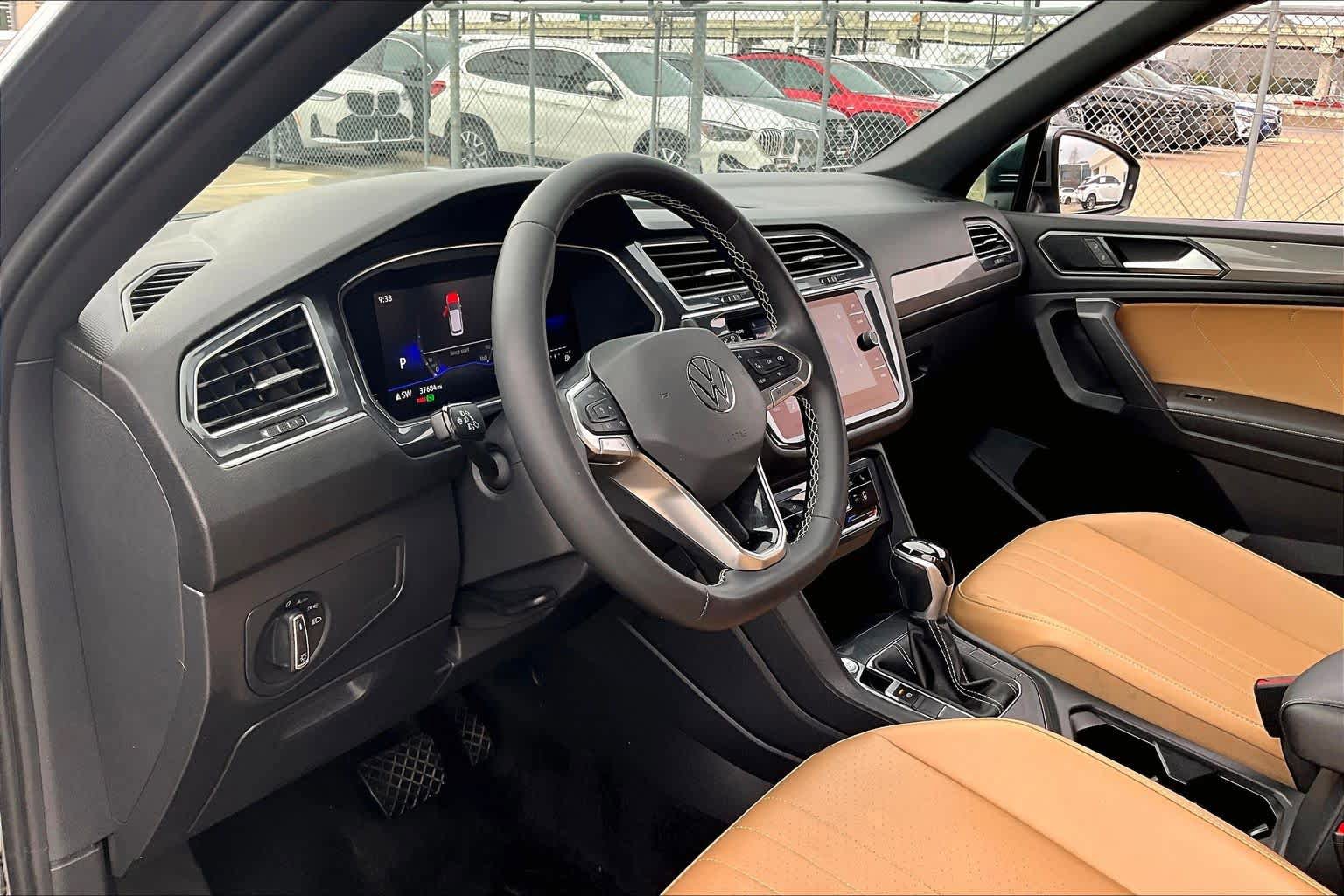 Used 2022 Volkswagen Tiguan SE image 16
