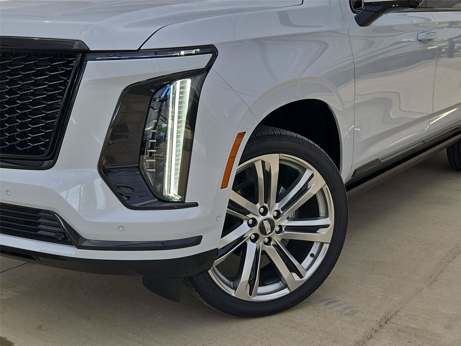 New 2026 Cadillac Escalade ESV Platinum Sport w/ LPO, Floor Liner Package AWD/4WD image 7